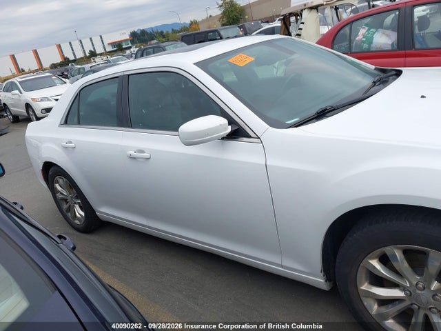Продаж на аукціоні авто 2015 Chrysler 300, vin: 2C3CCARG6FH854025, номер лоту: 40090262