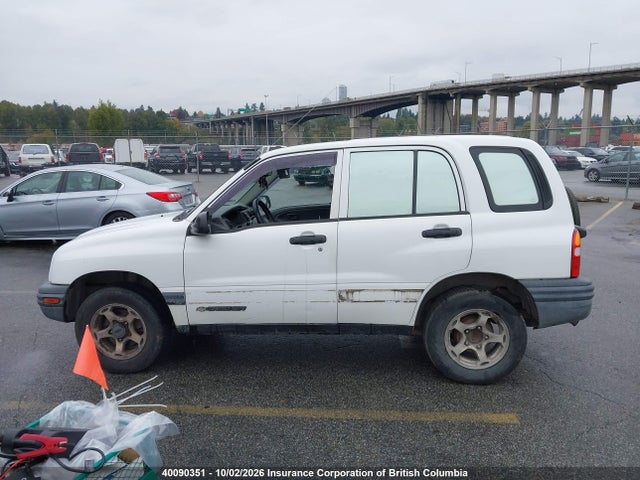 40090351 :رقم المزاد ، 2CNBJ13C7X6927110 vin ، 1999 Chevrolet Tracker مزاد بيع