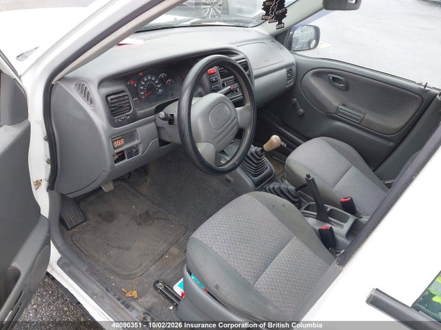 40090351 :رقم المزاد ، 2CNBJ13C7X6927110 vin ، 1999 Chevrolet Tracker مزاد بيع