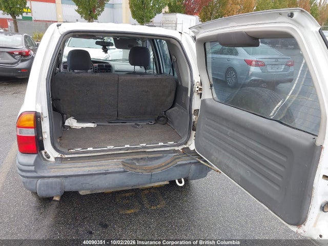 40090351 :رقم المزاد ، 2CNBJ13C7X6927110 vin ، 1999 Chevrolet Tracker مزاد بيع