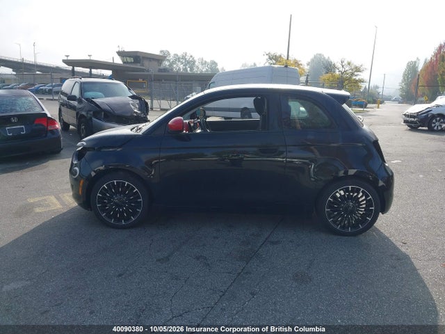 Fiat 500e Red 2024 ZFAFFAA45RX220150 Image 15