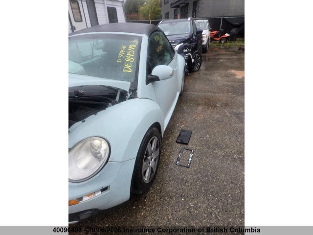 40090493 :رقم المزاد ، 3VWRF21Y16M330772 vin ، 2006 Volkswagen New Beetle Convertible 2.5l مزاد بيع
