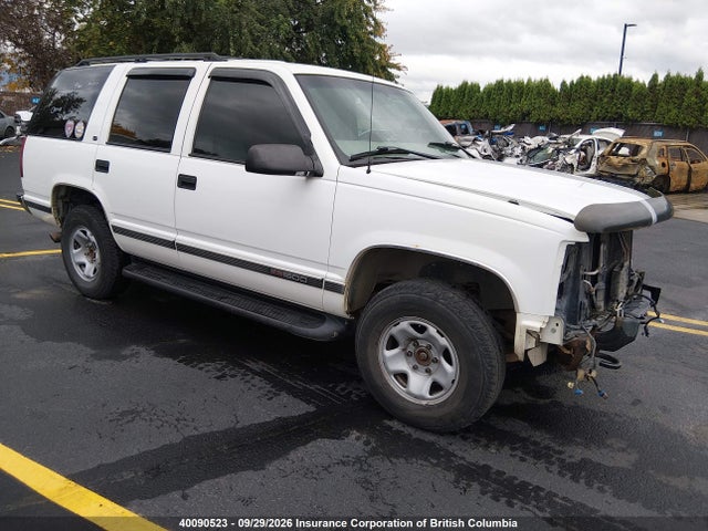 40090523 :رقم المزاد ، 1GKEK13R6XJ801752 vin ، 1999 Gmc Yukon مزاد بيع
