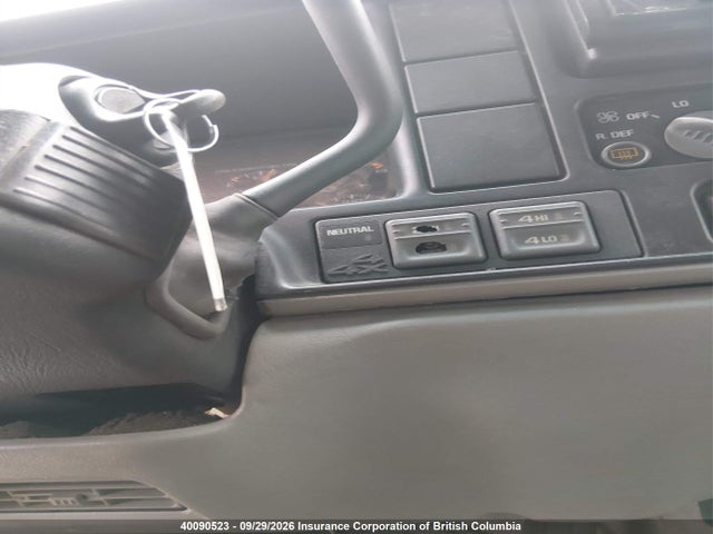 40090523 :رقم المزاد ، 1GKEK13R6XJ801752 vin ، 1999 Gmc Yukon مزاد بيع