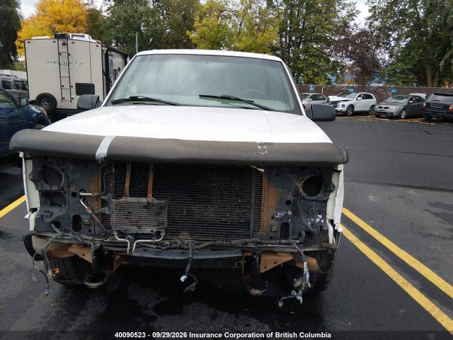40090523 :رقم المزاد ، 1GKEK13R6XJ801752 vin ، 1999 Gmc Yukon مزاد بيع