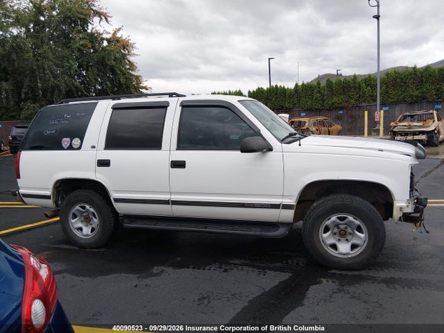 40090523 :رقم المزاد ، 1GKEK13R6XJ801752 vin ، 1999 Gmc Yukon مزاد بيع