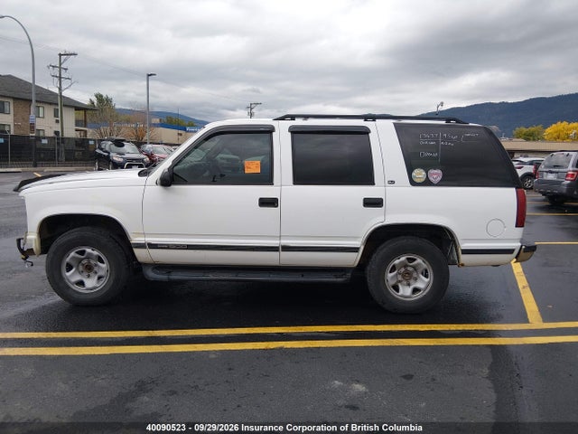 40090523 :رقم المزاد ، 1GKEK13R6XJ801752 vin ، 1999 Gmc Yukon مزاد بيع