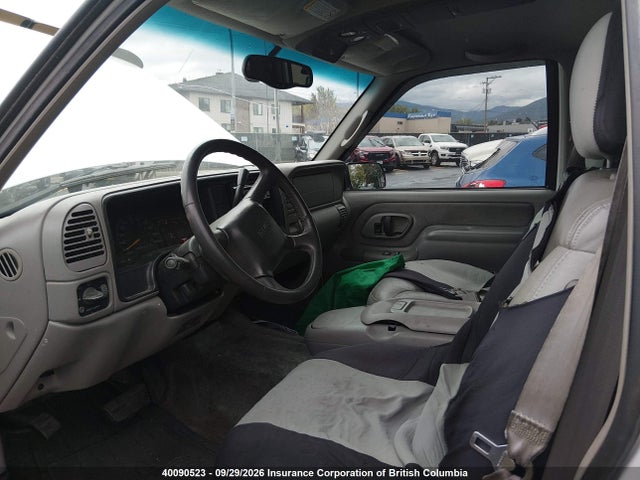 40090523 :رقم المزاد ، 1GKEK13R6XJ801752 vin ، 1999 Gmc Yukon مزاد بيع