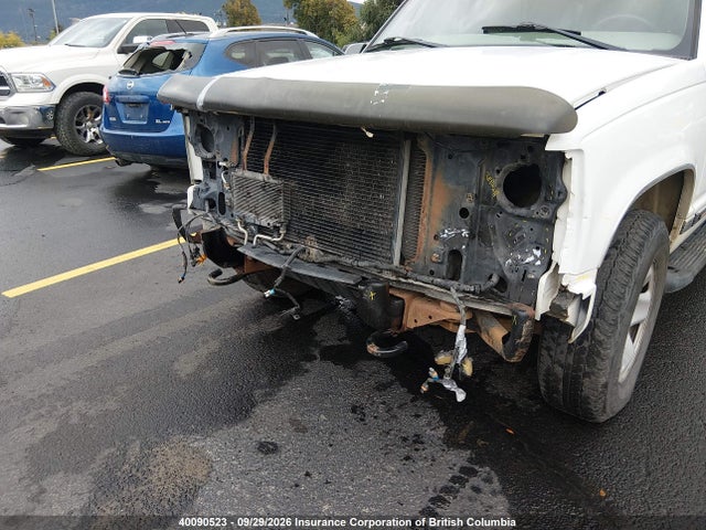 40090523 :رقم المزاد ، 1GKEK13R6XJ801752 vin ، 1999 Gmc Yukon مزاد بيع