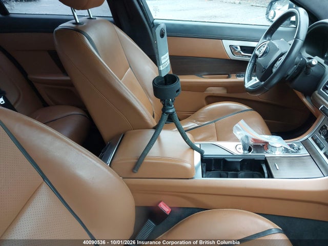 40090536 :رقم المزاد ، SAJXJ0EFXD8S89003 vin ، 2013 Jaguar Xf مزاد بيع