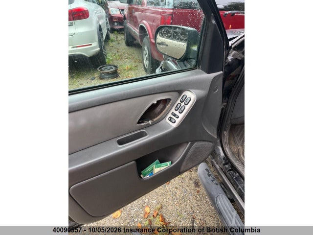 40090557 :رقم المزاد ، 1FMYU93156KD12856 vin ، 2006 Ford Escape Xlt مزاد بيع