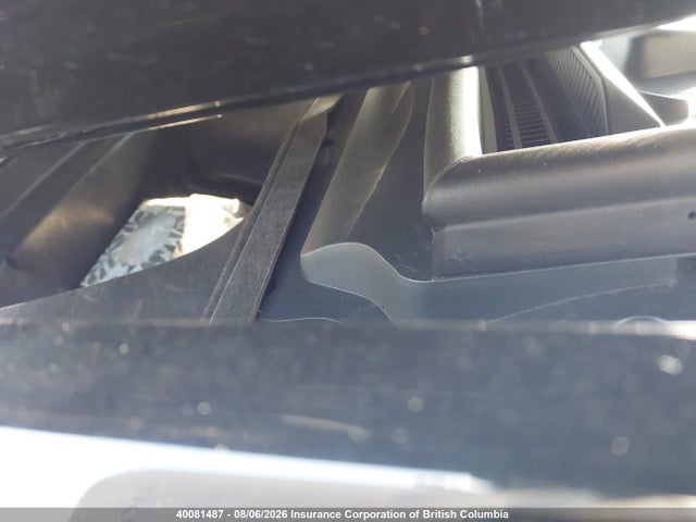 Tesla Model Y Standard Range 2026 XP7YGDFD0TB870321 Image 10