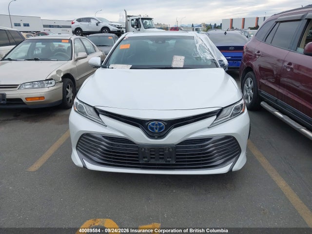 40089584 :رقم المزاد ، 4T1B21HK6JU001528 vin ، 2018 Toyota Camry Hybrid/le/xle/se مزاد بيع