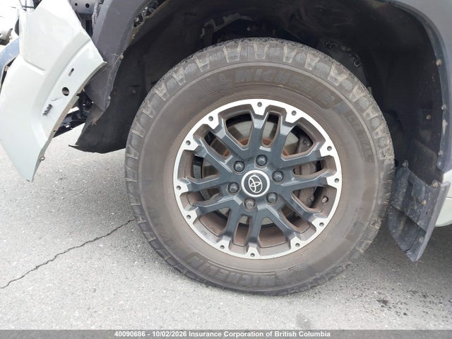 Продажа на аукционе авто 2022 Toyota Tundra Crewmax Limited, vin: 5TFJA5DB1NX028138, номер лота: 40090686