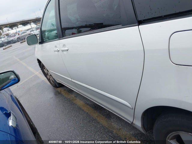 2010 Toyota Sienna Ce/le მანქანა იყიდება აუქციონზე, vin: 5TDKK4CC8AS291779, აუქციონის ნომერი: 40090748