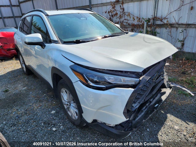40091021 :رقم المزاد ، 7MUBAABG6PV067107 vin ، 2023 Toyota Corolla Cross Le مزاد بيع