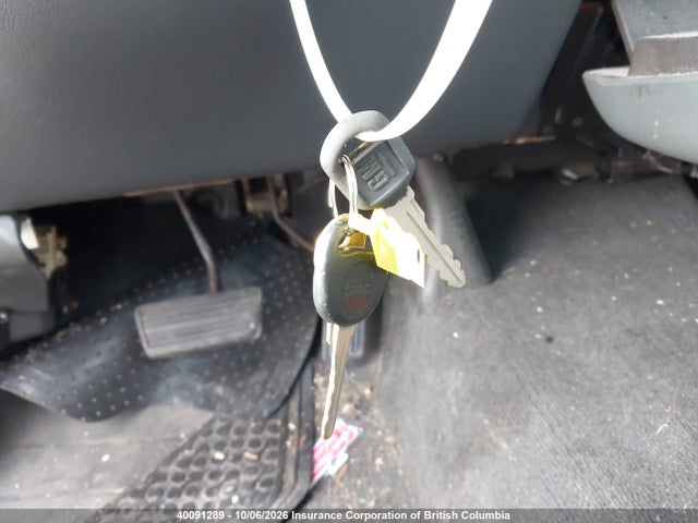 40091289 :رقم المزاد ، 1GTEC14W8YZ231558 vin ، 2000 Gmc New Sierra C1500 مزاد بيع