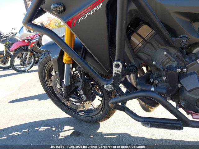 Yamaha FJ09 2015 JYARN37NXFA000355 Image 20