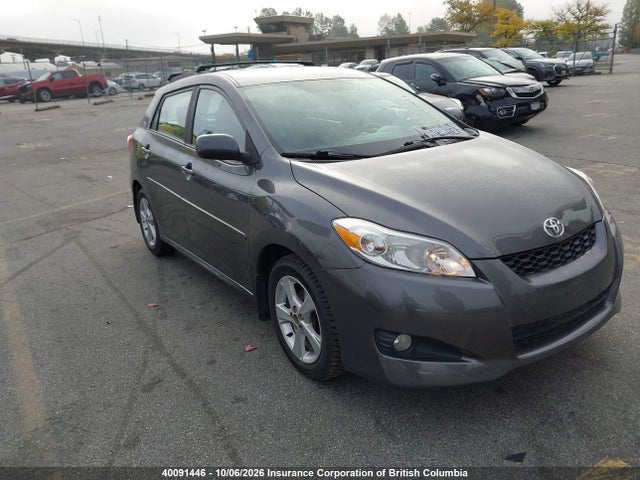 40091446 :رقم المزاد ، 2T1KU4EE8DC994921 vin ، 2013 Toyota Corolla Matrix مزاد بيع