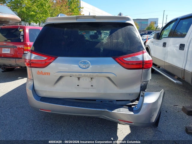 2018 Toyota Sienna Le მანქანა იყიდება აუქციონზე, vin: 5TDKZ3DCXJS921323, აუქციონის ნომერი: 40083420