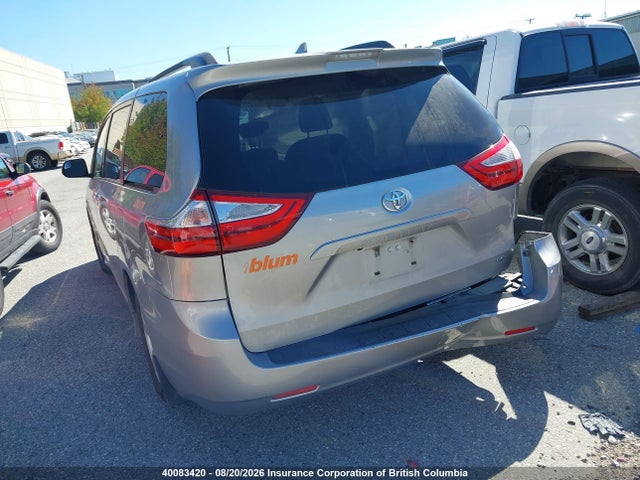 2018 Toyota Sienna Le მანქანა იყიდება აუქციონზე, vin: 5TDKZ3DCXJS921323, აუქციონის ნომერი: 40083420