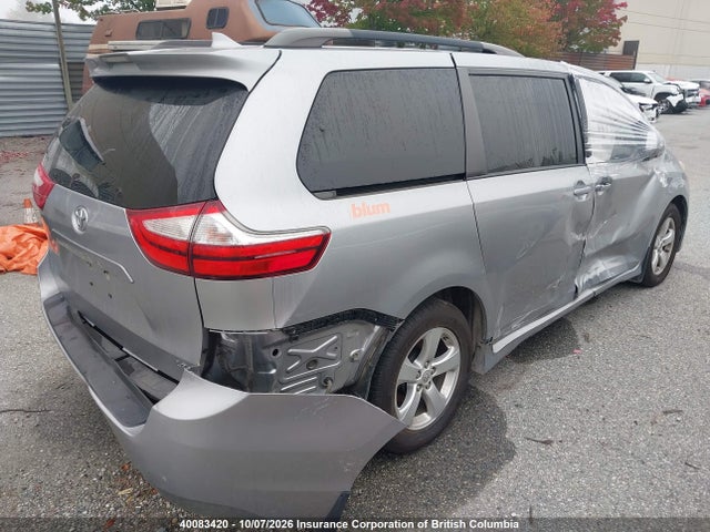2018 Toyota Sienna Le მანქანა იყიდება აუქციონზე, vin: 5TDKZ3DCXJS921323, აუქციონის ნომერი: 40083420