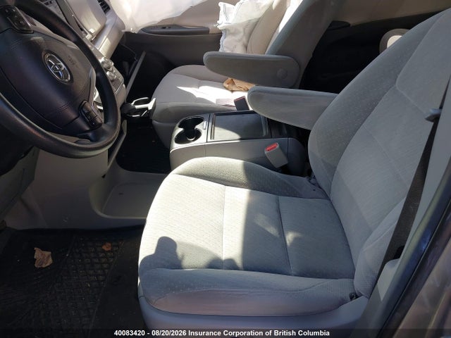 2018 Toyota Sienna Le მანქანა იყიდება აუქციონზე, vin: 5TDKZ3DCXJS921323, აუქციონის ნომერი: 40083420