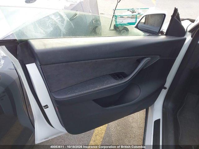 Tesla Model Y 2021 5YJYGDEE6MF091891 Image 22