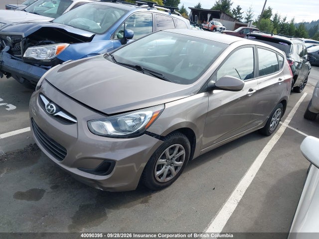 40090395 :رقم المزاد ، KMHCT5AE3DU128156 vin ، 2013 Hyundai Accent Gls/gs مزاد بيع