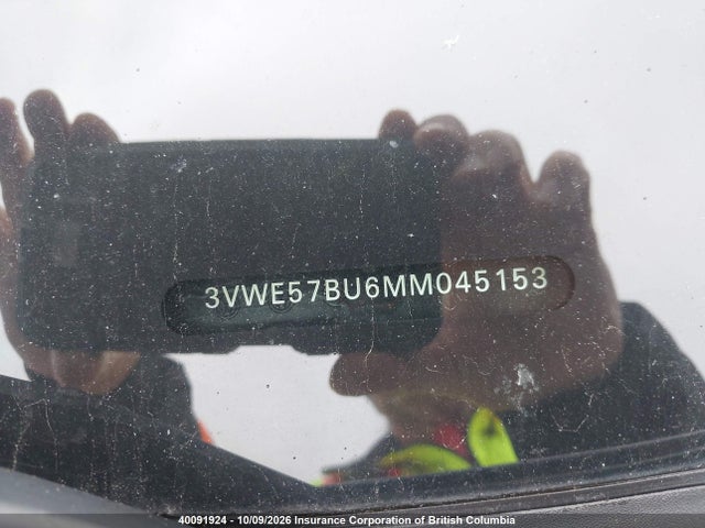 40091924 :رقم المزاد ، 3VWE57BU6MM045153 vin ، 2021 Volkswagen Jetta مزاد بيع