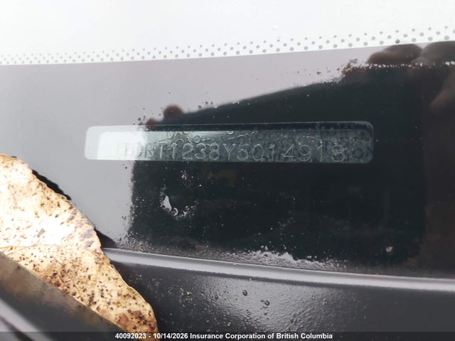 40092023 :رقم المزاد ، JTDBT1238Y5014918 vin ، 2000 Toyota Echo مزاد بيع