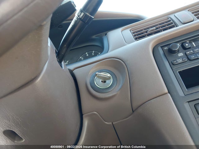 40088901 :رقم المزاد ، 4T1BG22KXWU843330 vin ، 1998 Toyota Camry Ce/le/xle مزاد بيع