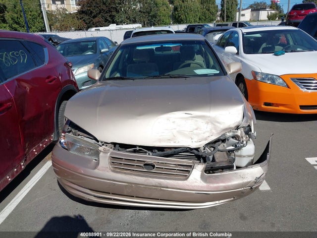40088901 :رقم المزاد ، 4T1BG22KXWU843330 vin ، 1998 Toyota Camry Ce/le/xle مزاد بيع