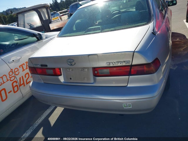 40088901 :رقم المزاد ، 4T1BG22KXWU843330 vin ، 1998 Toyota Camry Ce/le/xle مزاد بيع