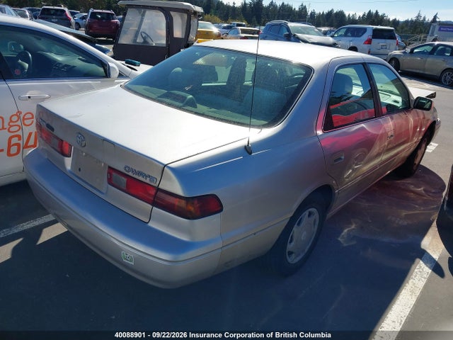 40088901 :رقم المزاد ، 4T1BG22KXWU843330 vin ، 1998 Toyota Camry Ce/le/xle مزاد بيع