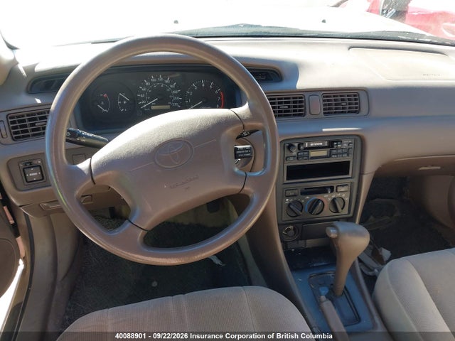 40088901 :رقم المزاد ، 4T1BG22KXWU843330 vin ، 1998 Toyota Camry Ce/le/xle مزاد بيع
