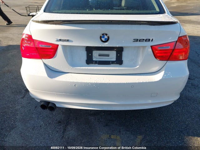 40092111 :رقم المزاد ، WBAPK7C58BA821298 vin ، 2011 Bmw 328i مزاد بيع