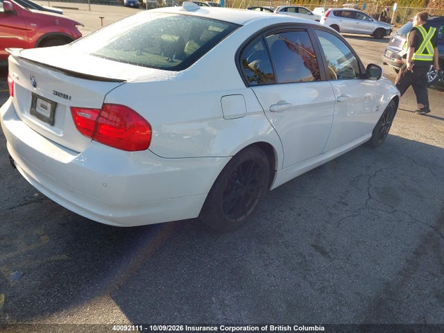 40092111 :رقم المزاد ، WBAPK7C58BA821298 vin ، 2011 Bmw 328i مزاد بيع