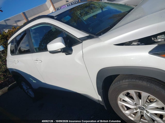 40092126 :رقم المزاد ، 7MUBAABGXNV019896 vin ، 2022 Toyota Corolla Cross Le مزاد بيع