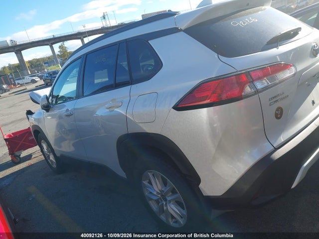 40092126 :رقم المزاد ، 7MUBAABGXNV019896 vin ، 2022 Toyota Corolla Cross Le مزاد بيع
