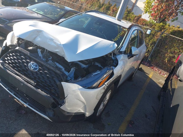40092126 :رقم المزاد ، 7MUBAABGXNV019896 vin ، 2022 Toyota Corolla Cross Le مزاد بيع
