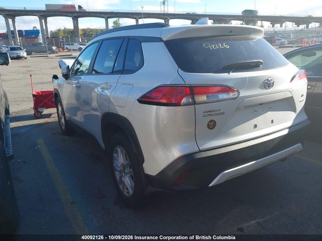 40092126 :رقم المزاد ، 7MUBAABGXNV019896 vin ، 2022 Toyota Corolla Cross Le مزاد بيع