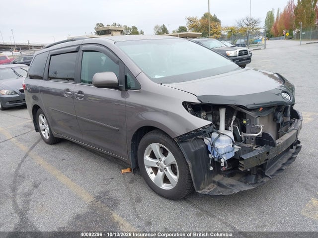 Продажа на аукционе авто 2015 Toyota Sienna Le 8 Passenger, vin: 5TDKK3DC8FS690580, номер лота: 40092296