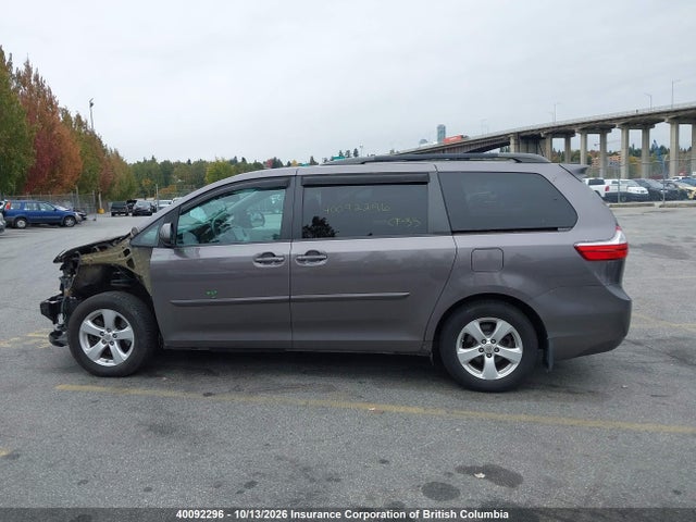 Продаж на аукціоні авто 2015 Toyota Sienna Le 8 Passenger, vin: 5TDKK3DC8FS690580, номер лоту: 40092296