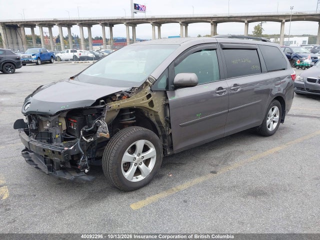 Продаж на аукціоні авто 2015 Toyota Sienna Le 8 Passenger, vin: 5TDKK3DC8FS690580, номер лоту: 40092296