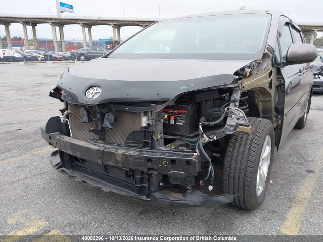 Продаж на аукціоні авто 2015 Toyota Sienna Le 8 Passenger, vin: 5TDKK3DC8FS690580, номер лоту: 40092296
