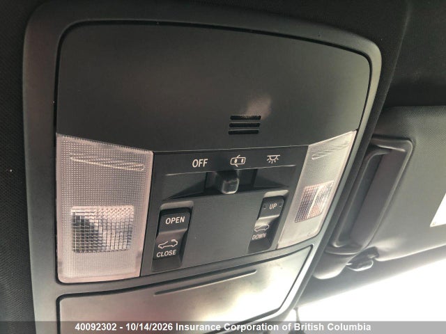 Auction sale of the 2017 Toyota Rav4, vin: JTMJJREV3HD104948, lot number: 40092302