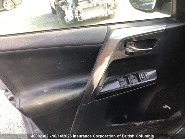 Auction sale of the 2017 Toyota Rav4, vin: JTMJJREV3HD104948, lot number: 40092302