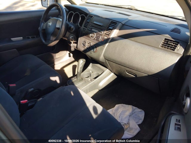 40092338 :رقم المزاد ، 3N1CC1AP9AL449173 vin ، 2010 Nissan Versa مزاد بيع
