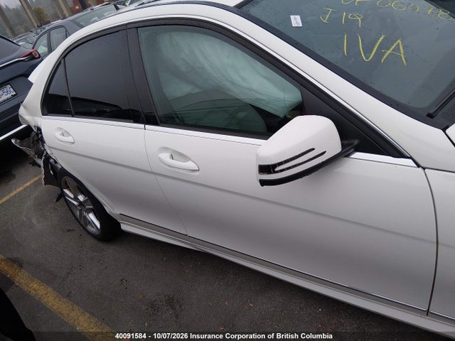 2010 Mercedes-benz C 300 4matic მანქანა იყიდება აუქციონზე, vin: WDDGF8BB5AF501884, აუქციონის ნომერი: 40091584